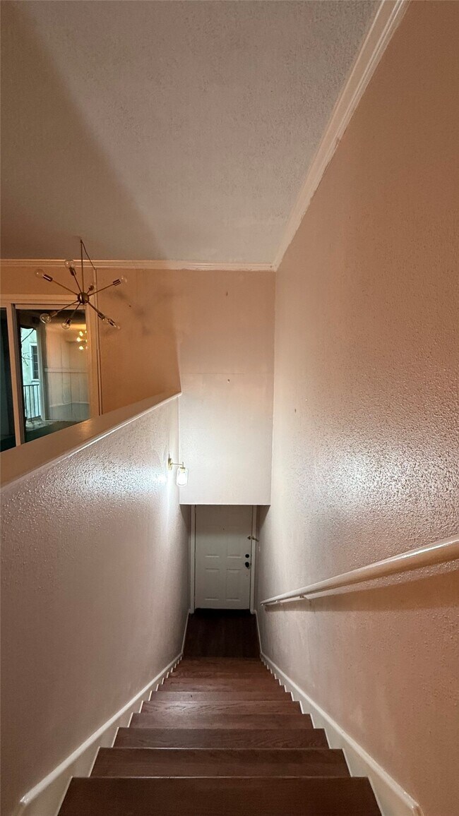 Building Photo - 2744 Briarhurst Dr