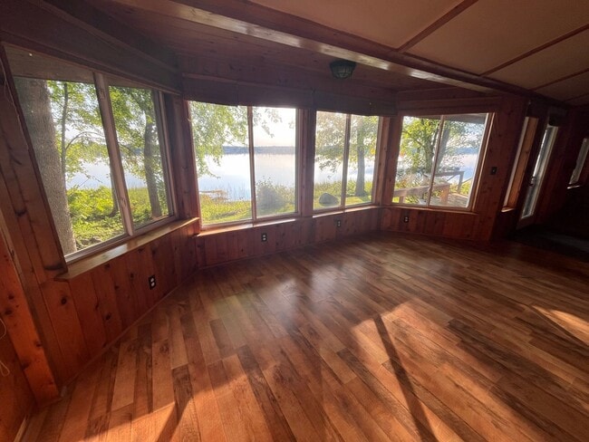 Building Photo - Lake house at Unity