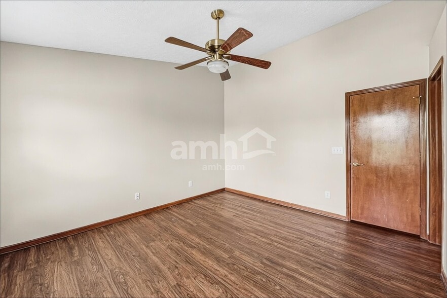 Building Photo - 5829 Sharets Dr