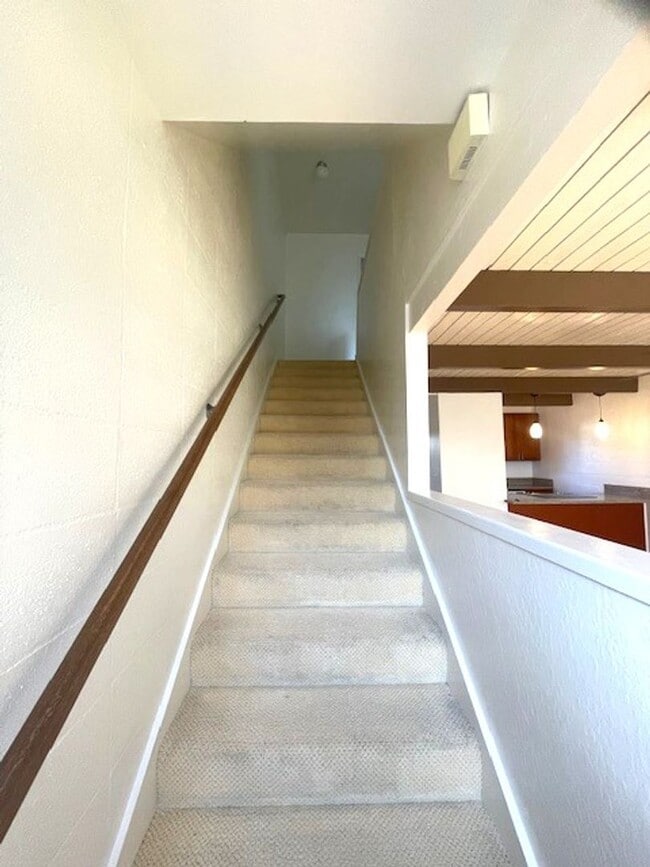 Building Photo - 2 Bed/ 2 Bath/ 2 Parking unit In Honolulu