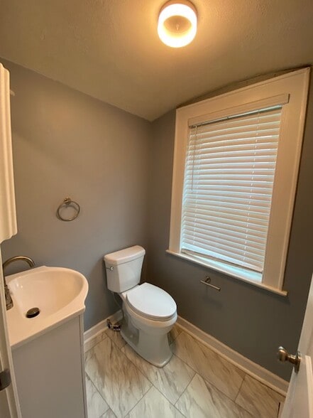 Building Photo - 2411 E Genesee St