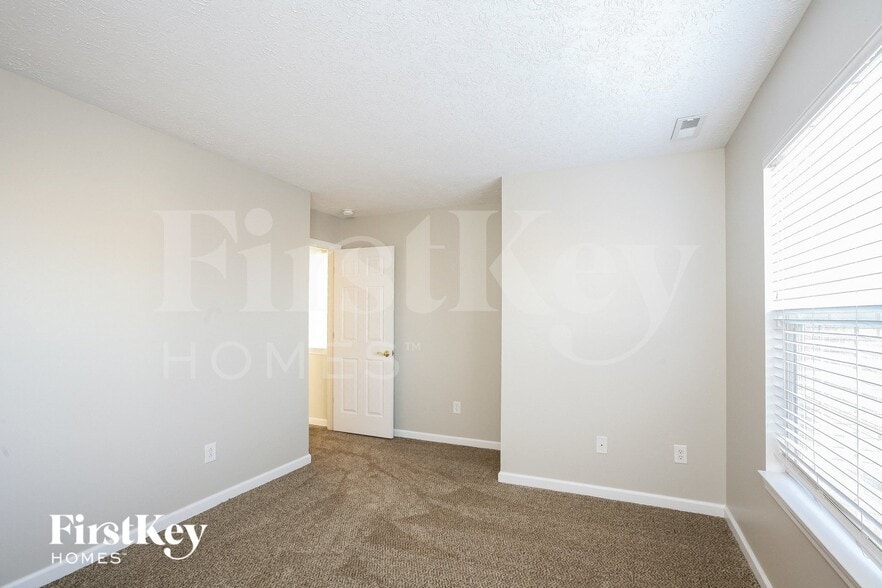 Building Photo - 14982 Deer Trail Dr