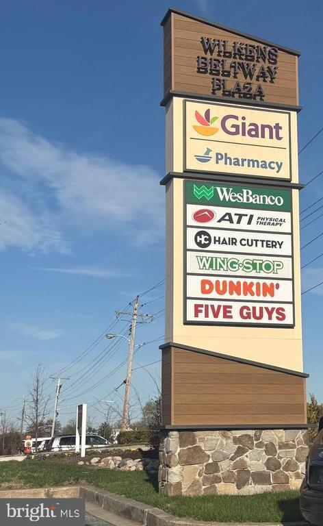 Building Photo - 4826 Grand Bend Dr