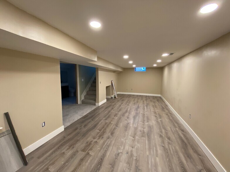 Building Photo - 1103 Ravenwood Ave