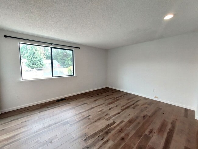 Building Photo - Charming and One of a Kind Three Bedroom