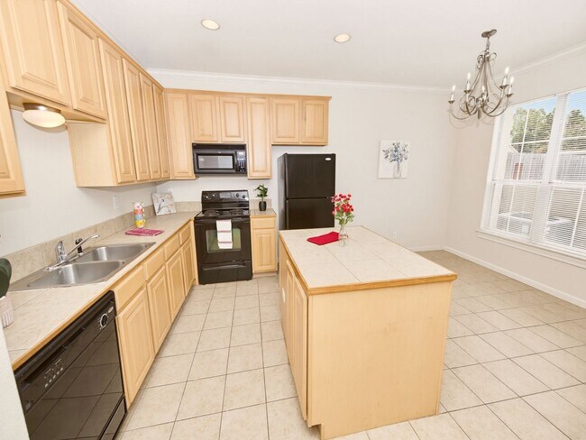 Building Photo - 2 bedroom Townhouse at Lake Beau Pre