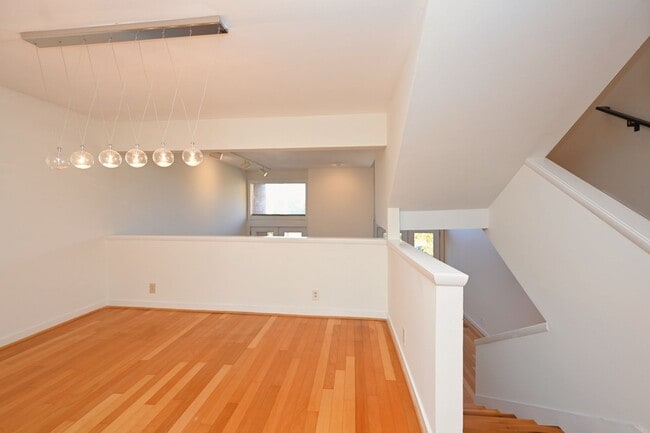 Building Photo - **PERFECTLY SITUATED TOWNHOME IN GREEN HIL...