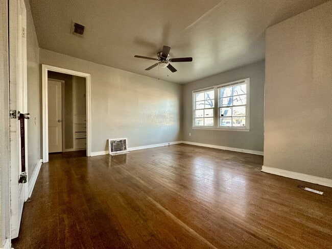 Building Photo - Cozy 1/1 with Private Yard, Close to TTU