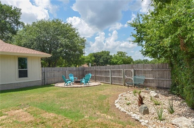 Building Photo - 1101 Deep Wood Dr