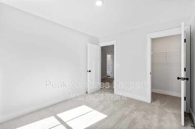 Building Photo - 104 Norbert Ln