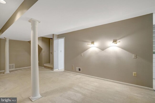 Building Photo - 821 N Latham St