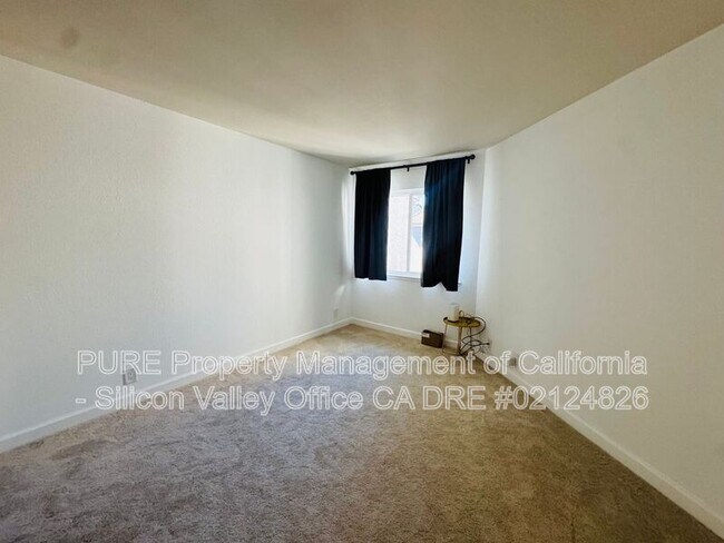 Building Photo - 2290 Sun Glory Ln