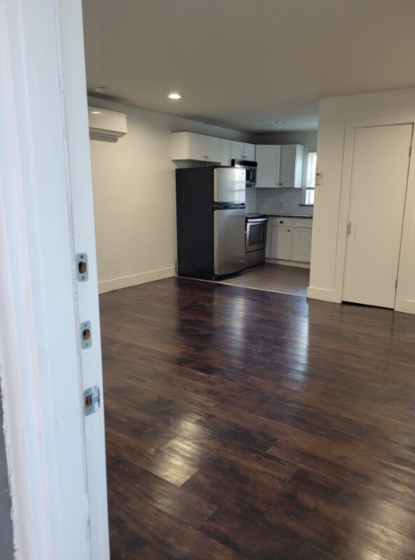 Building Photo - 740 Edgemont Ave