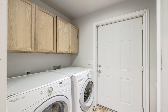 Building Photo - 324 Stratford Ln