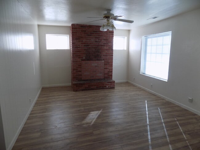 Building Photo - 4501 Thompson Ave