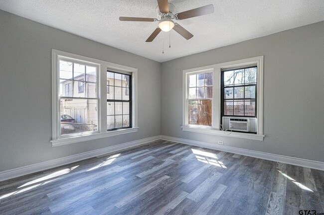 Building Photo - Charming 2 Bed, 1 Bath Home Near Downtown Tyler!