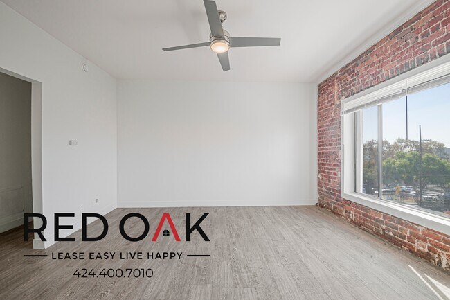 Building Photo - 932 Irolo St