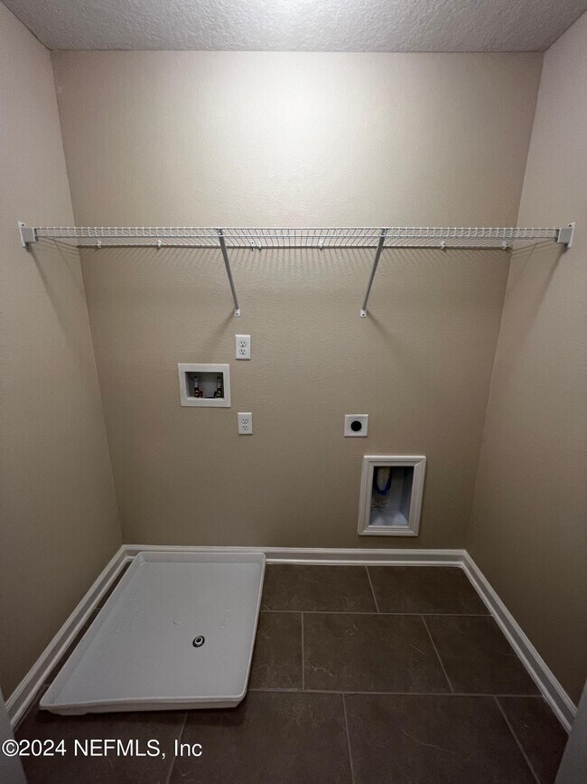 Building Photo - 11804 Beardgrass Wy