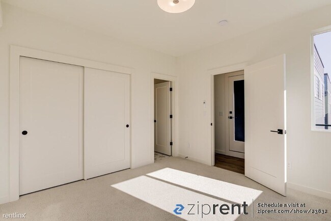 Building Photo - 2 br, 2 bath Townhome - 331 18th Ave, Seat...