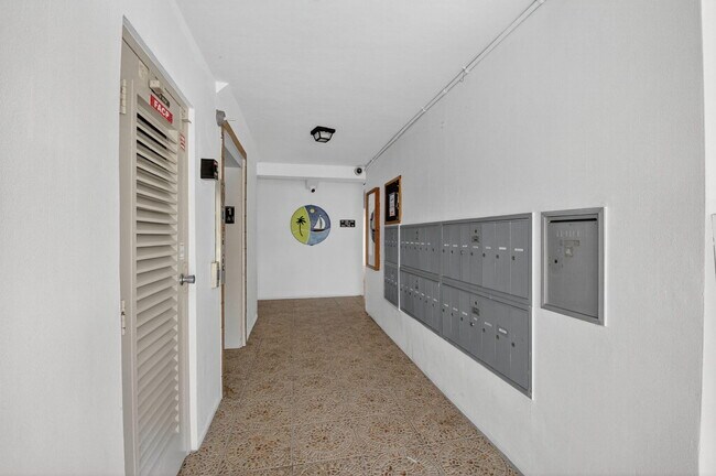 Building Photo - 2717 Florida Blvd