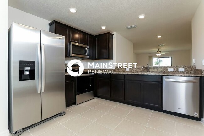 Building Photo - 3 Bedroom Pet-Friendly Home in Leesburg, FL with Main Street Renewal