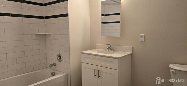 Building Photo - 211 Henderson Rd