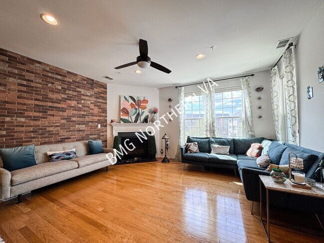 Building Photo - 3190 Yeager Dr