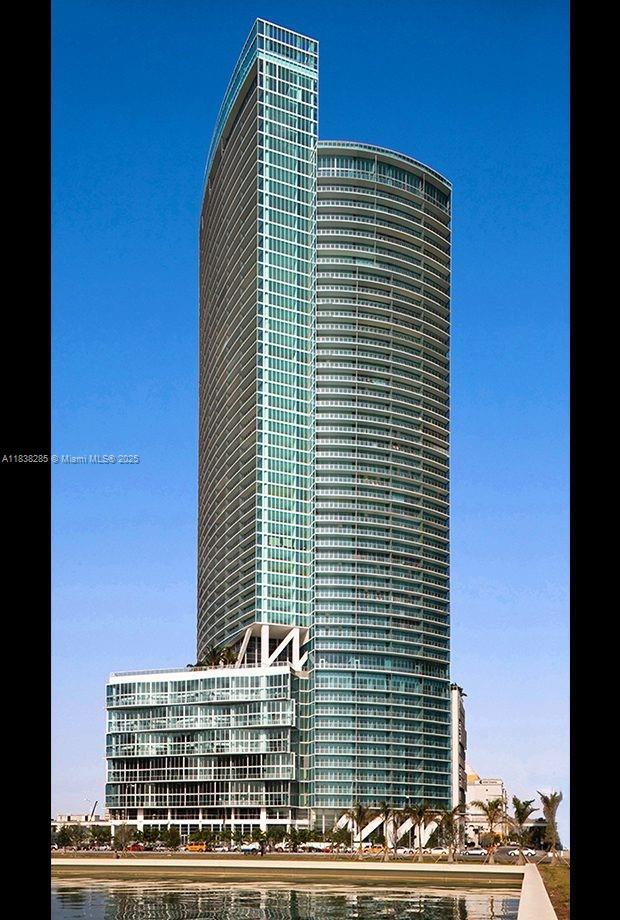 Primary Photo - 888 Biscayne Blvd