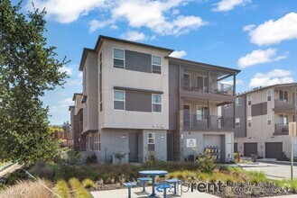 Building Photo - 1 br, 1 bath Condo - 733 Delve Ct, Hayward...