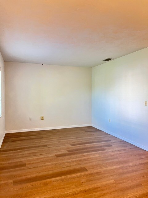 Building Photo - 1004 New Bedford Dr