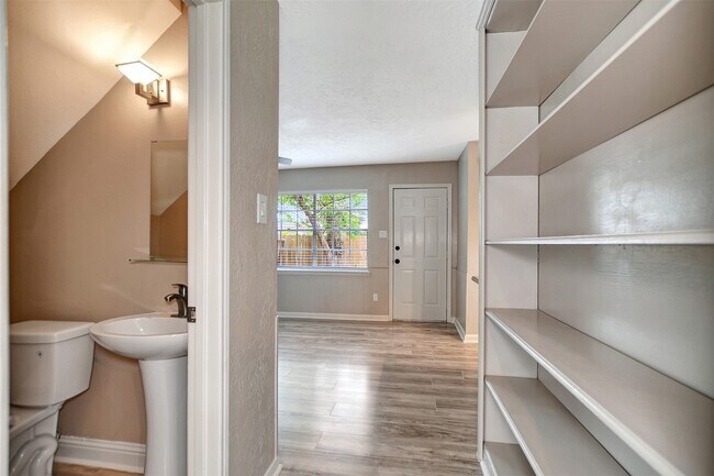 Building Photo - 3826 Willow Springs Ln