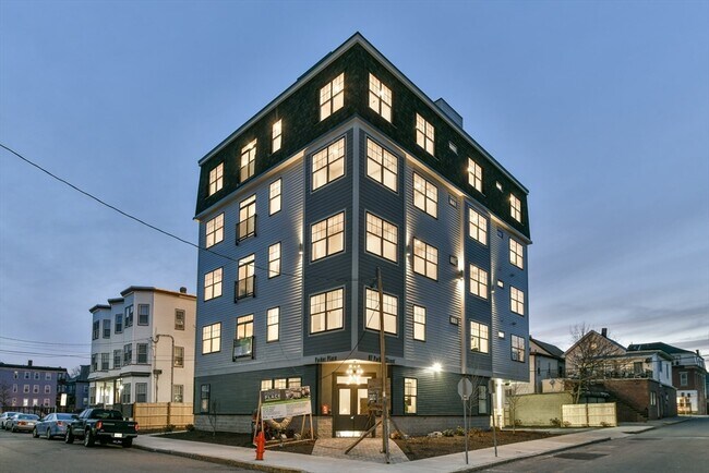 Building Photo - 87 Parker St