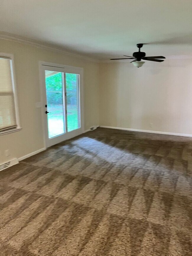 Building Photo - Centrally located Ranch Style Home in Murf...