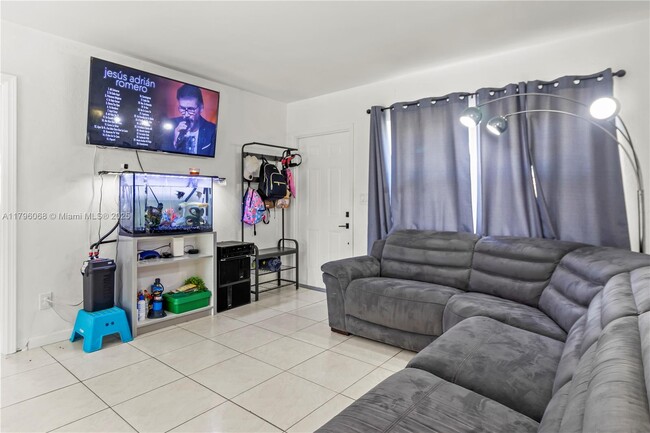 Building Photo - 4200 SW 38th St