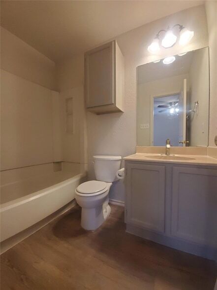 Building Photo - 6909 Hyland Cir