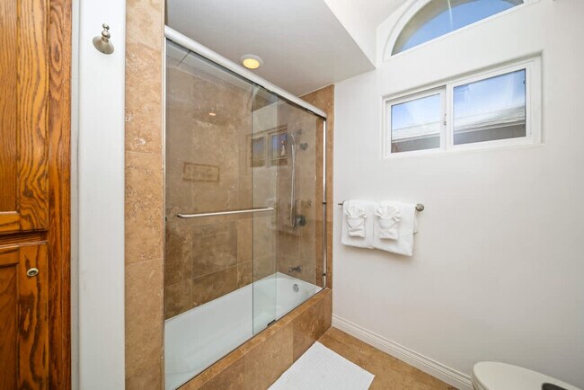 Building Photo - 3464 Carlsbad Blvd