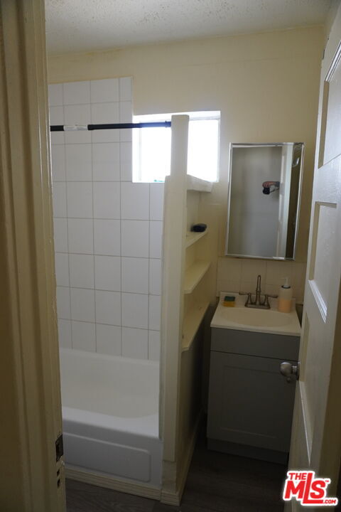 Building Photo - 324 E Lime Ave