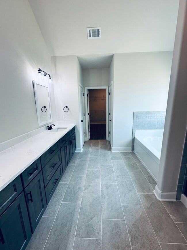 Building Photo - 714 Lindsey Brook Tr