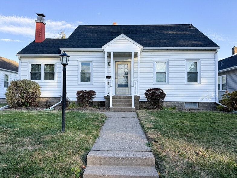 Primary Photo - 1020 Brown St