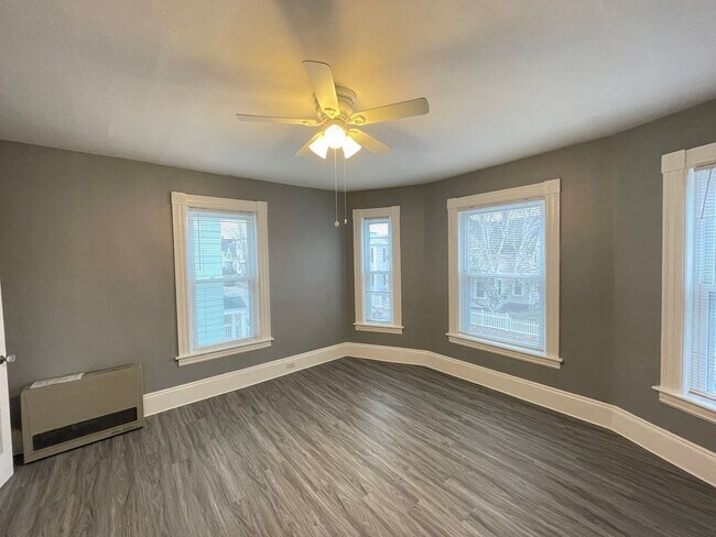 Building Photo - 601 Hevey St