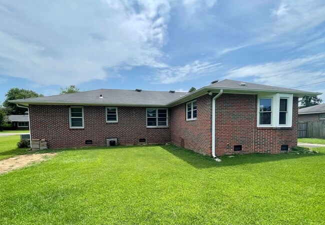 Building Photo - Super Clean 3 bed 2 bath home in Athens in...