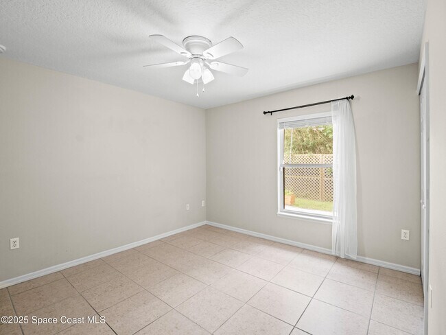 Building Photo - 380 Courtney St