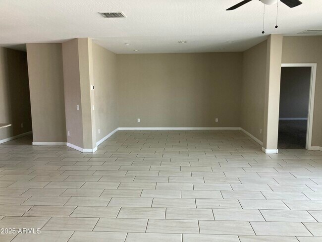 Building Photo - 30461 W Picadilly Rd
