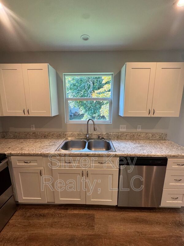 Building Photo - 1603 Hutsell Dr