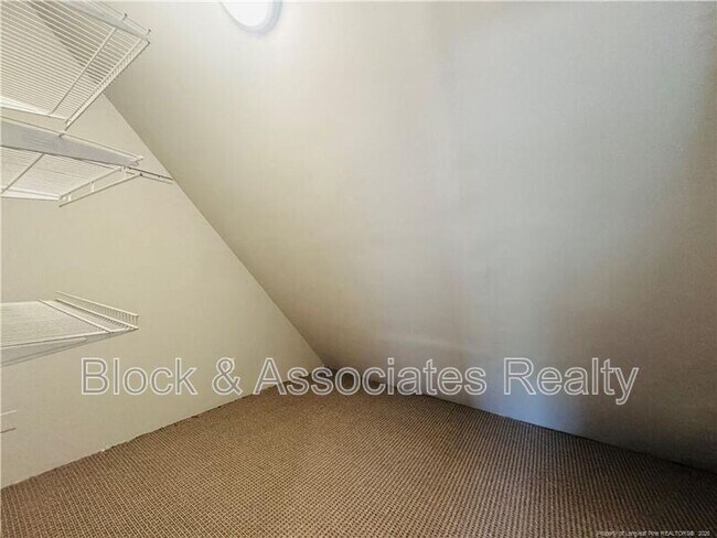Building Photo - 109 Vail Ct