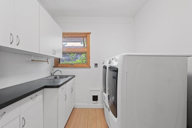 Building Photo - 1227 Hillside Ave