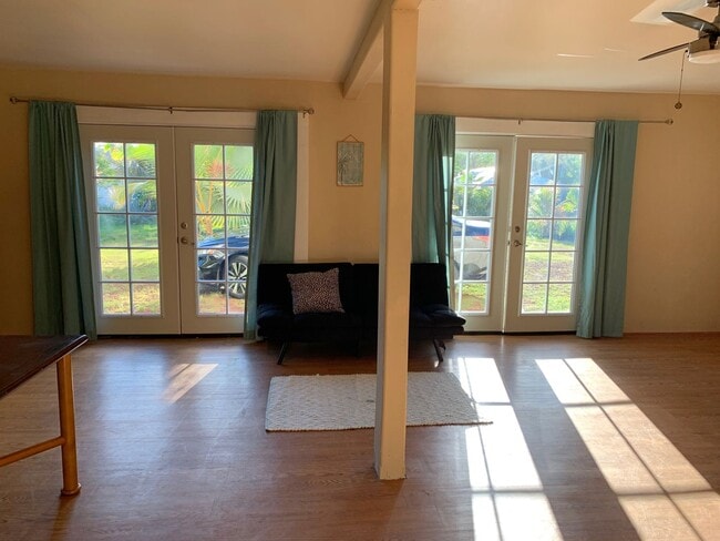 Building Photo - Beautiful Oceanfront 1 Bedroom Unit on Kal...