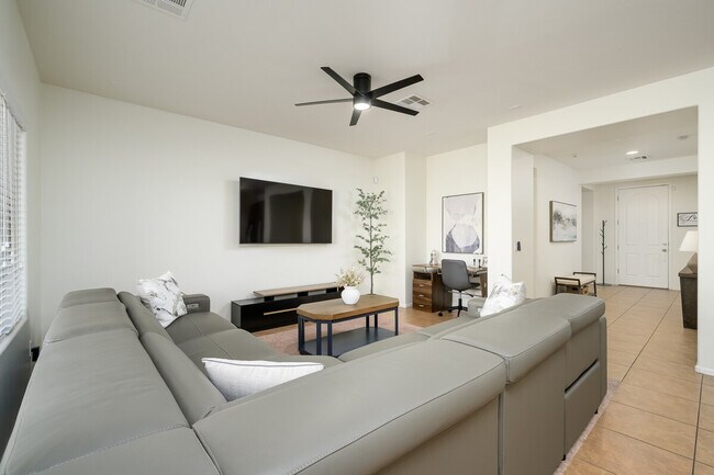 Building Photo - 5538 W Andrea Dr