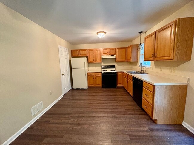 Building Photo - 3 Bedroom 1.5 Bathroom in Elizabethtown!