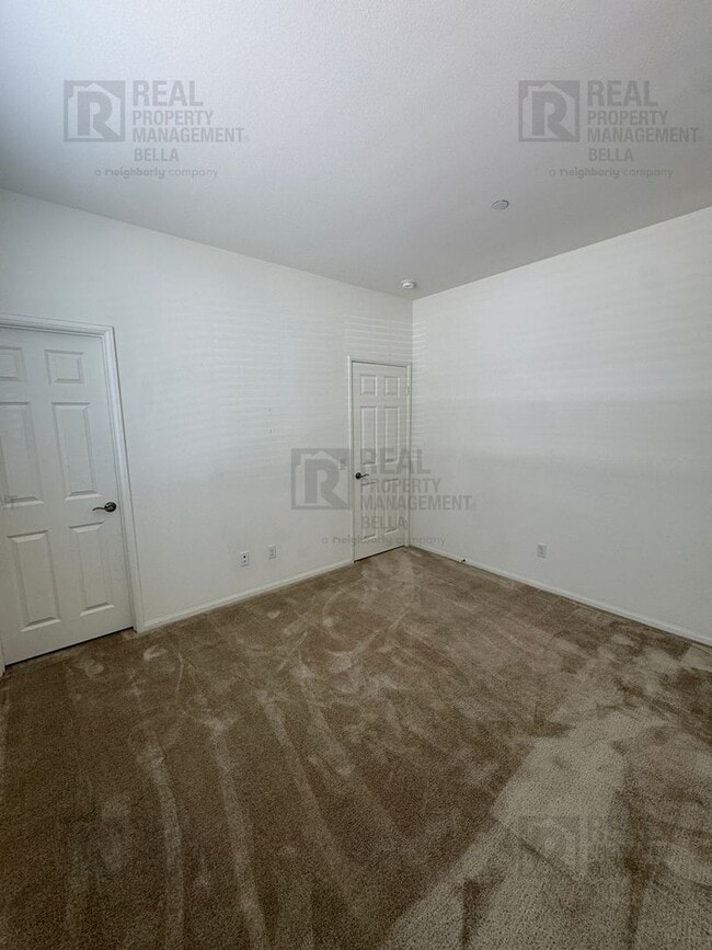 Building Photo - Single-Story Comfort & Style in Prime Heme...